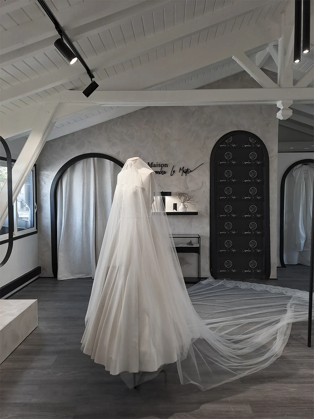 Robe de mariée, création de la Maison
