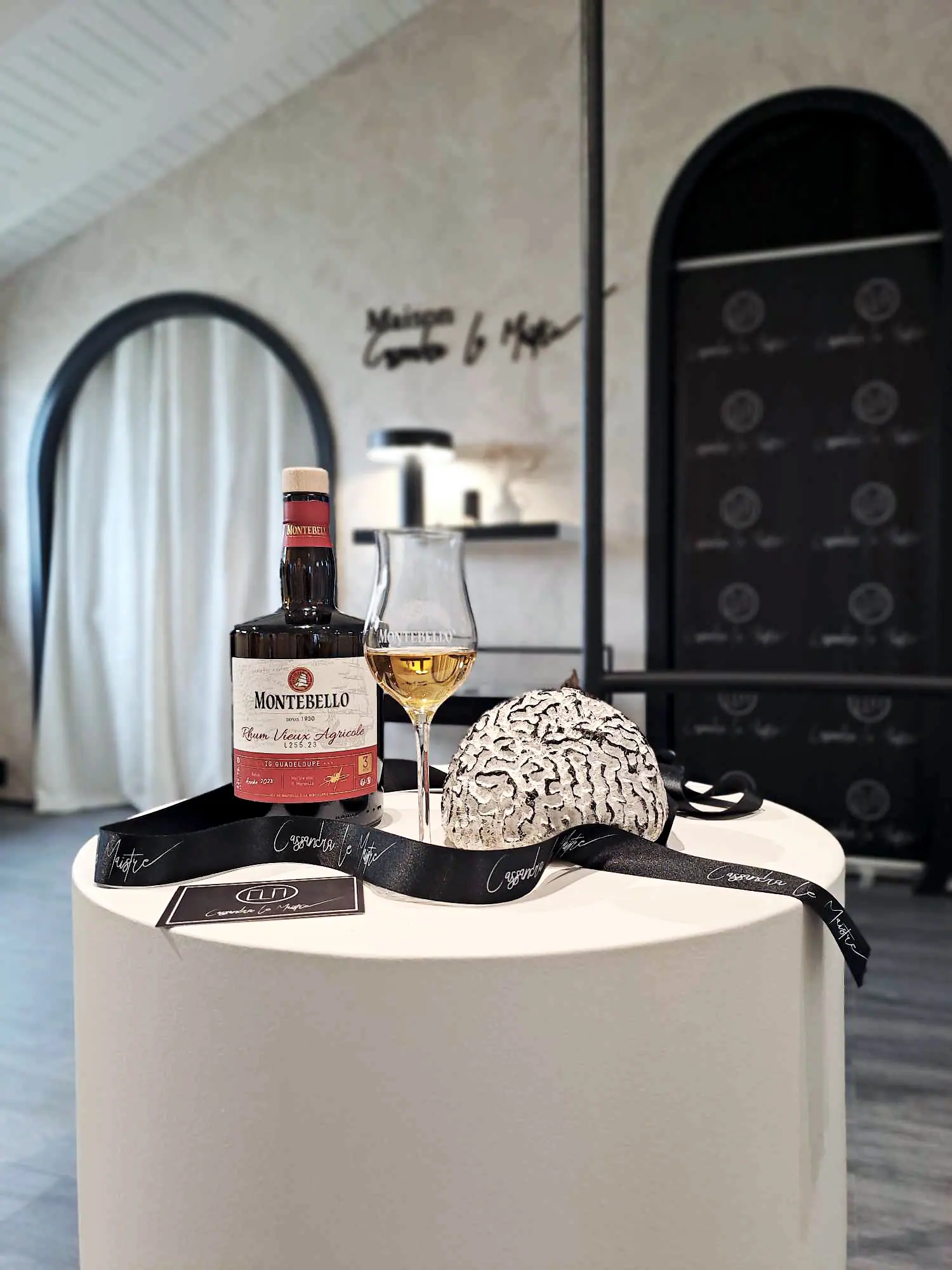 You are currently viewing Cassandra Le Maistre X Distillerie Montebello